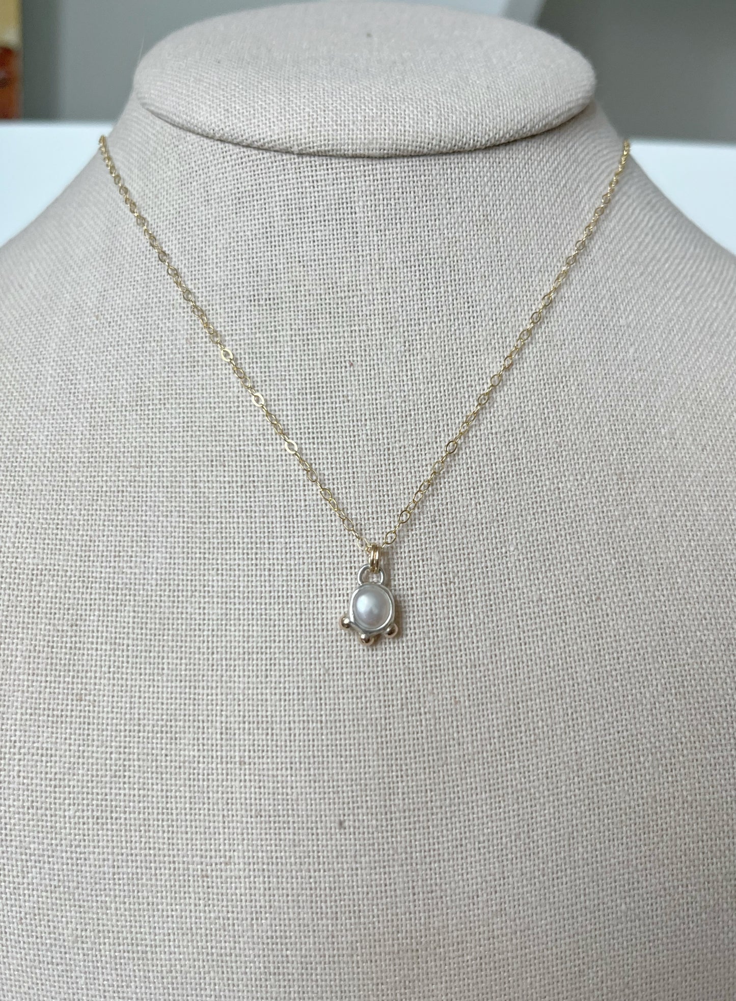 Freshwater Pearl & Gold Dot Pendant Necklace